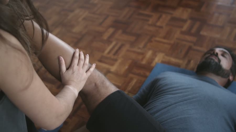 Étirement assisté des jambes